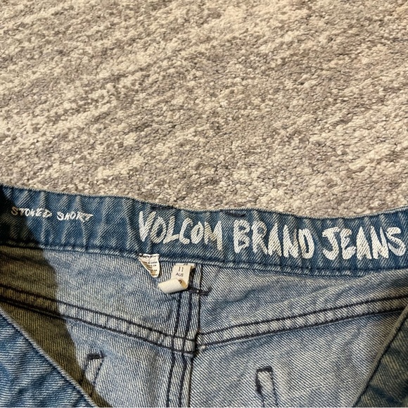 WOMEN’S VOLCOM JEAN SHORTS - Picture 2 of 5